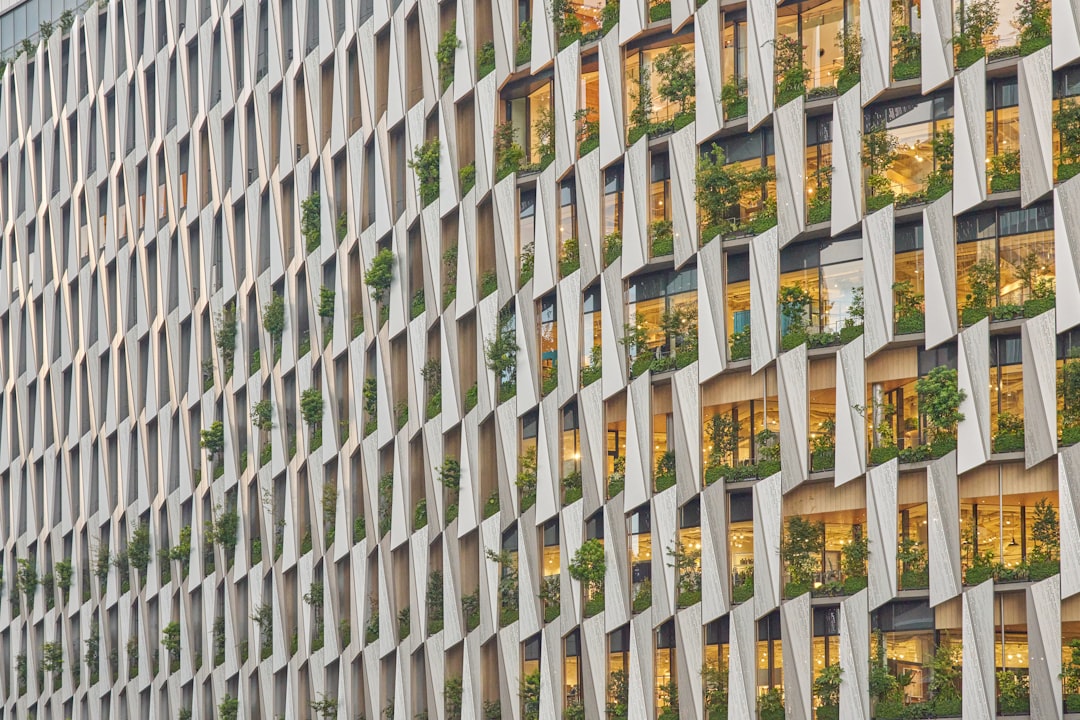 Photo Sustainable building with glass: energy efficiency
